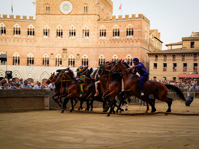 Siena, Aquila conquista il Palio della Madonna di Provenzano
