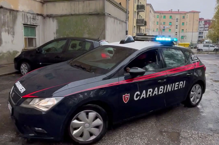 Stalking nei confronti di una 19enne: arrestato un 61enne.