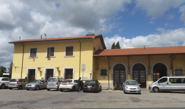 Travolto da un treno nella notte: tragedia a San Romano