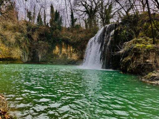 Trentenne si tuffa nell'Elsa e scompare: ricerche in corso