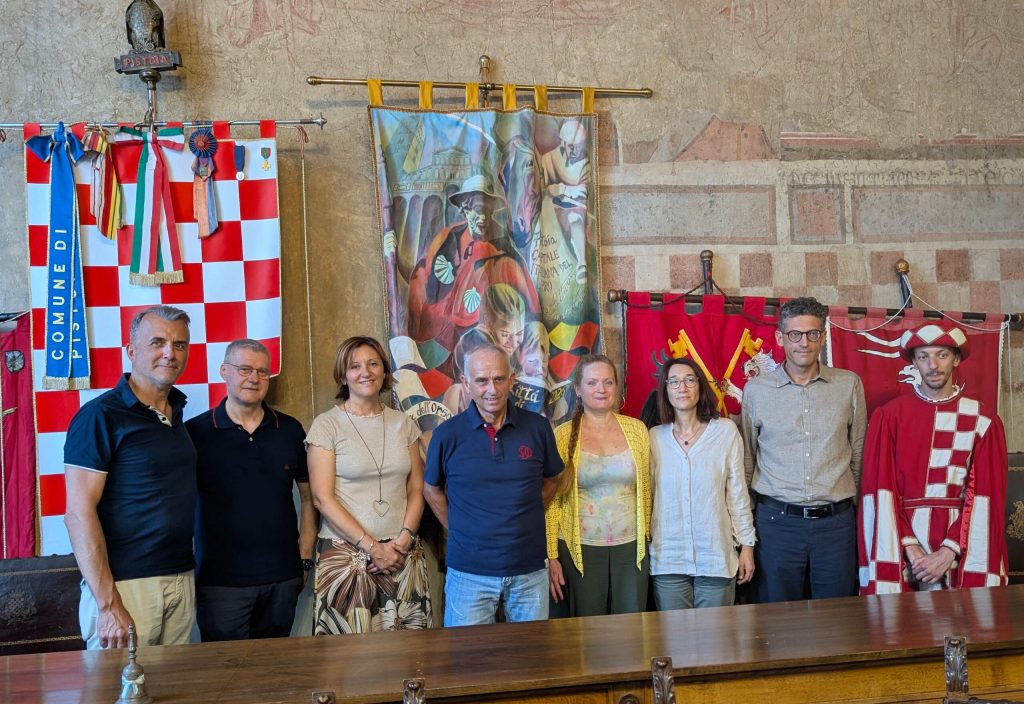 Giostra dell'Orso 2026: Svelato il drappo per il Rione vincitore