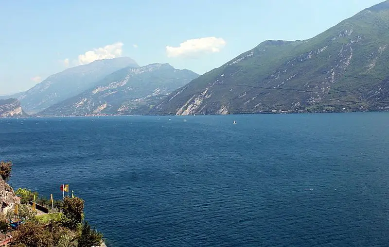 Mazzi: "Lago di Garda Stabilisce un Nuovo Record con 28 Milioni di Turisti All'Anno"
