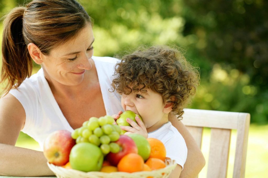 Caldo record, l'allerta dei pediatri: "Mai dare queste bevande ai bambini"