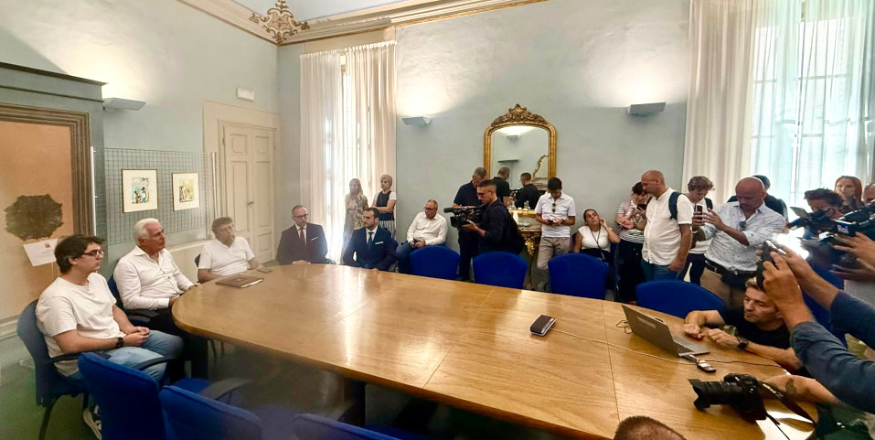 Calenzano: L'ex deposito Eni si trasformerà in un hub per l'energia rinnovabile, protocollo firmato.