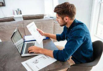 Controlla conti, pagamenti e spese ovunque tu sia, semplificando la gestione quotidiana