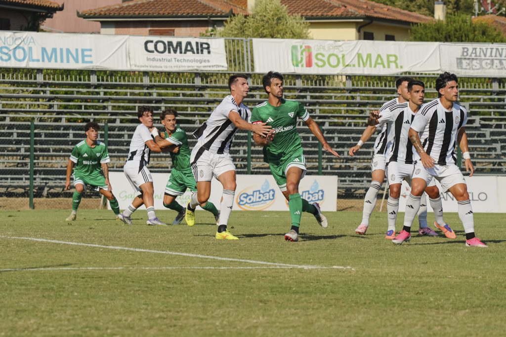 Il Follonica Gavorrano ferma il Siena in un incontro amichevole.