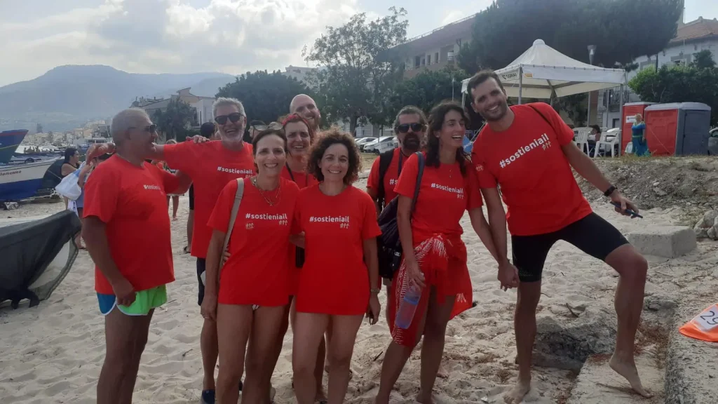 Da una battaglia con la leucemia a una nuova vita: Federico attraversa lo Stretto in 43 minuti