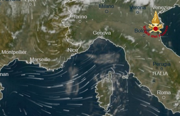 Ecco un titolo riscritto:

"Numerose segnalazioni di odore di bruciato nel Fiorentino: 'Fumo proveniente dagli incendi in Francia'"
