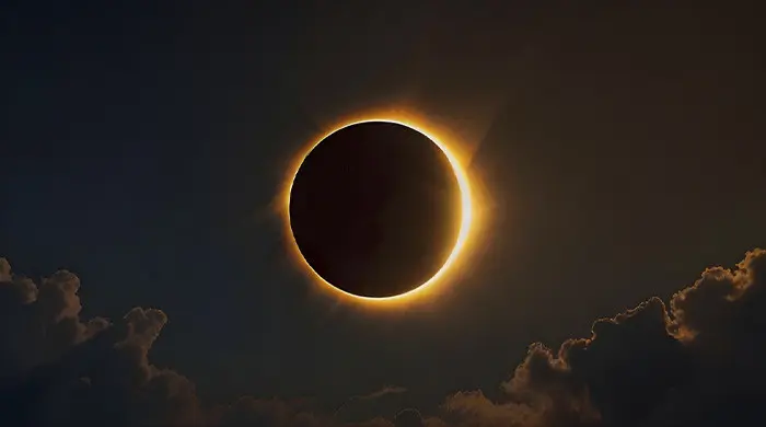 Eclissi solare parziale in Italia: come osservarla in sicurezza