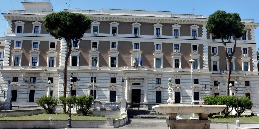 Ferragosto 2026: Il ministro Piantedosi visita le sale operative della Capitale