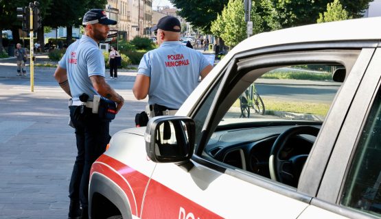 Furto al Mercato di Empoli: Vende Bigiotteria Abusivamente e Riceve Multa