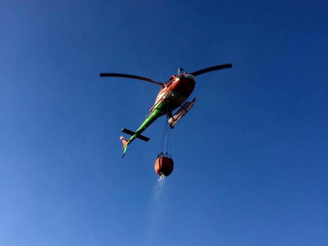 Incendi in Toscana: il rogo di Firenzuola è ancora attivo, fiamme anche a Camaiore, Scansano e Monticiano