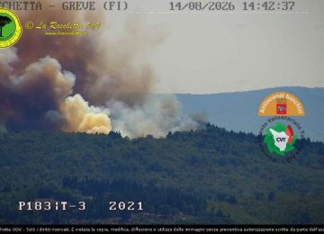 Incendio a San Donato in Poggio: Tre elicotteri e dieci squadre italiane in azione