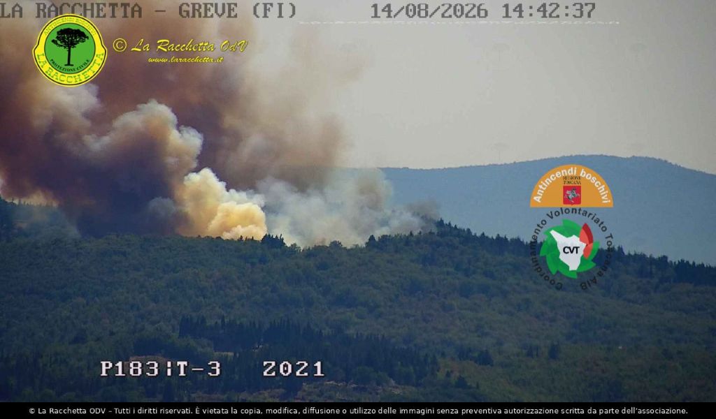 Incendio a San Donato in Poggio: Tre elicotteri e dieci squadre italiane in azione