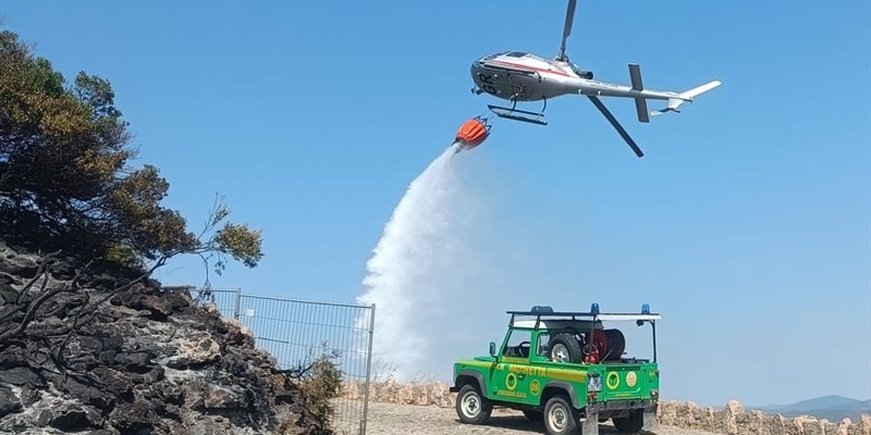 Incendio boschivo a Firenzuola: in azione elicotteri e squadre AIB