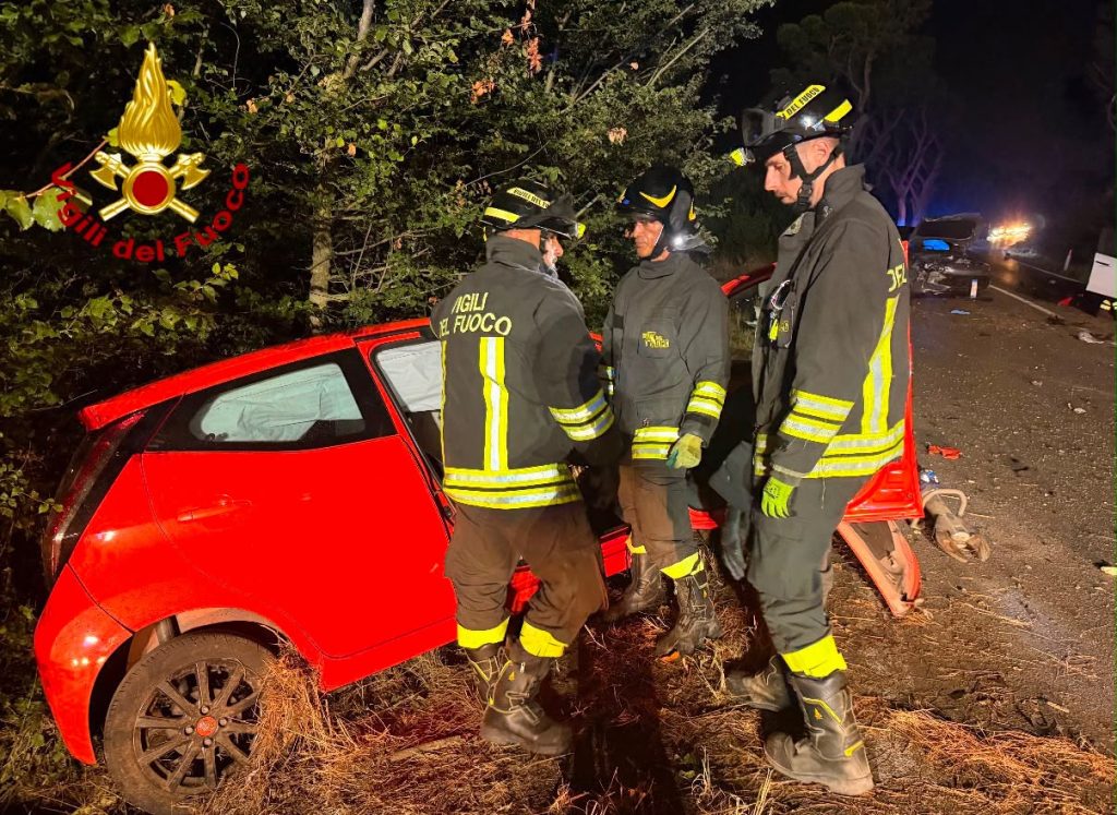 Incidente sull'Aurelia tra tre auto: un giovane di 21 anni perde la vita, tre feriti.