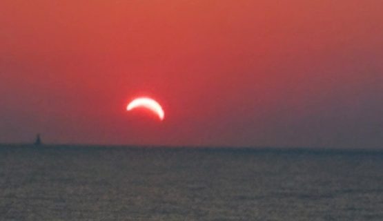 L'eclissi sul Tirreno: un racconto del cielo a cura di Tommaso Lavecchia