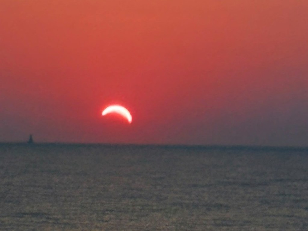 L'eclissi sul Tirreno: un racconto del cielo a cura di Tommaso Lavecchia