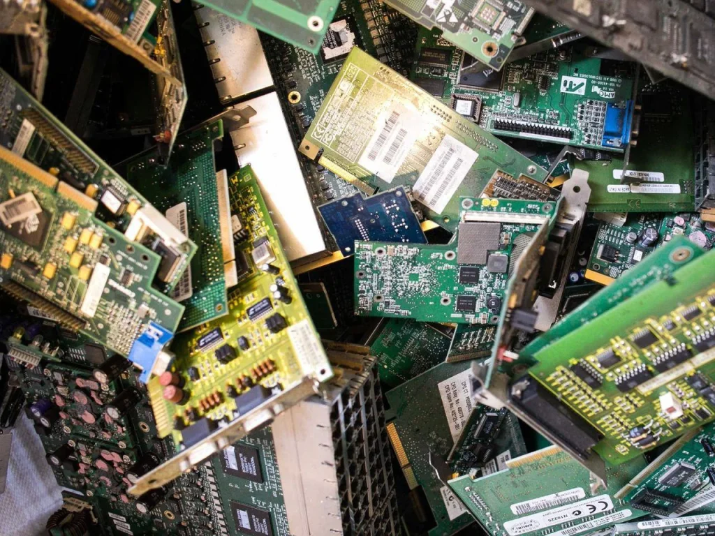 Rifiuti elettronici e vacanze: il vademecum italiano