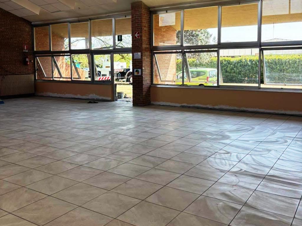 Scuola primaria 'Carlo Rovini': completati i lavori di rifacimento totale della pavimentazione.