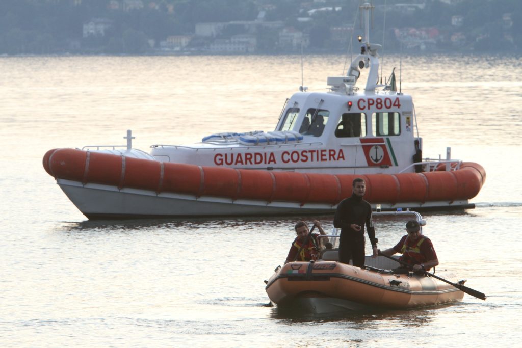 Sicurezza in Acqua: Guardia Costiera e Navigazione Laghi Intensificano i Messaggi di Prudenza per i Turisti