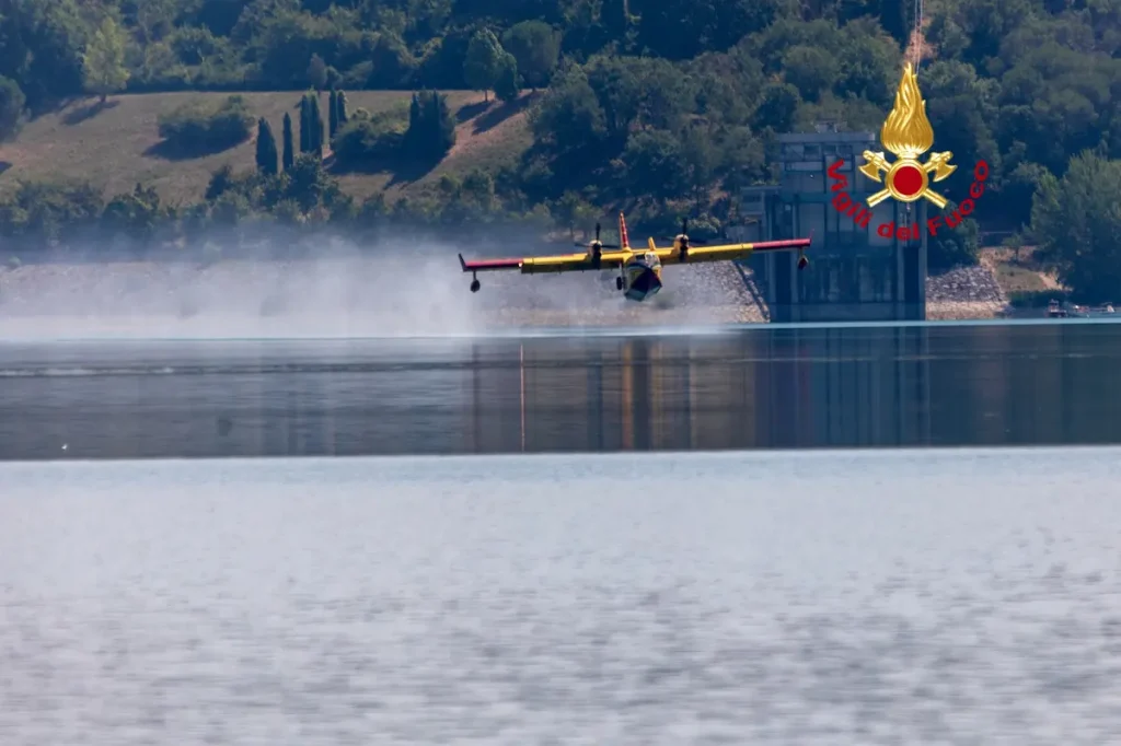 Incendio a Firenzuola: fiamme contenute su 55 ettari.